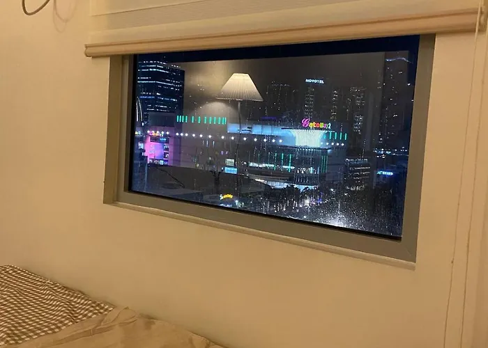 Walk To Araneta, Mrt And Malls, Cubao, Netflix Manila