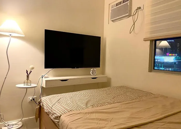 Walk To Araneta, Mrt And Malls, Cubao, Netflix