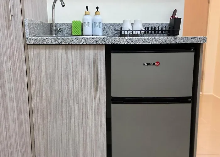 Walk To Araneta, Mrt And Malls, Cubao, Netflix Manila
