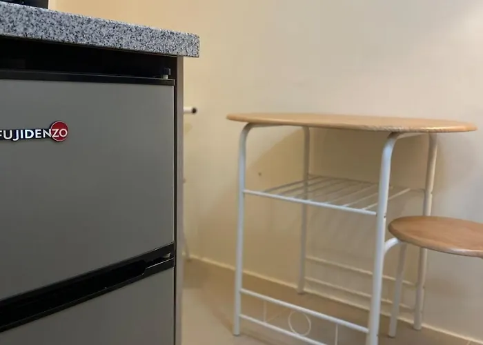 Walk To Araneta, Mrt And Malls, Cubao, Netflix