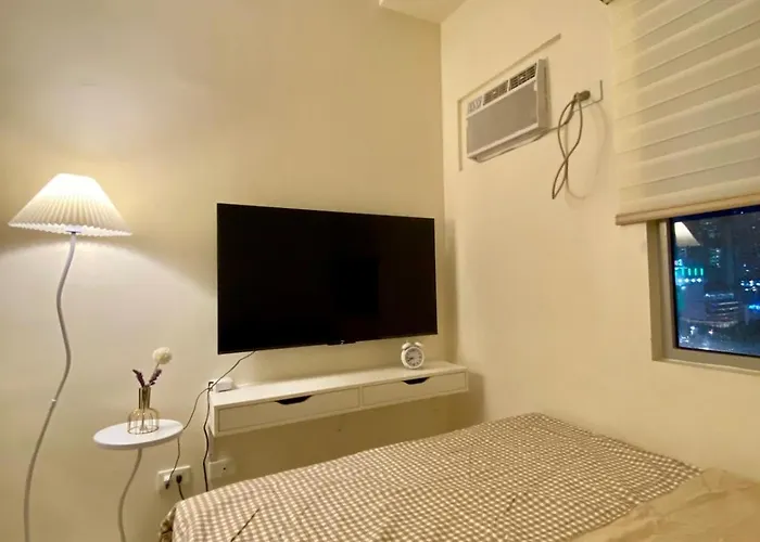 Walk To Araneta, Mrt And Malls, Cubao, Netflix * Manila